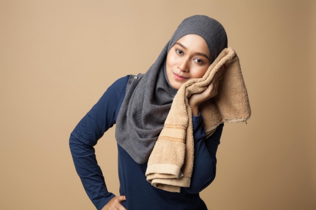 Seasonal Hijab Fabrics: What to Wear Year-Round