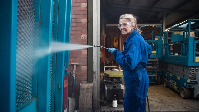 Boost Curb Appeal with Professional Water Pressure Cleaning Services