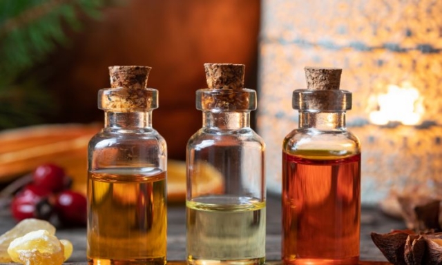 Best Hair Oils For Growth & Thickness + Ways To Use Them