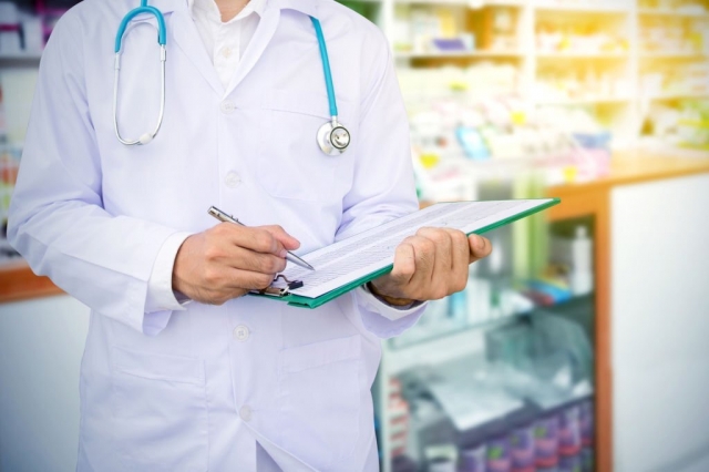 WHY YOU MAY WANT TO BECOME A PHARMACIST