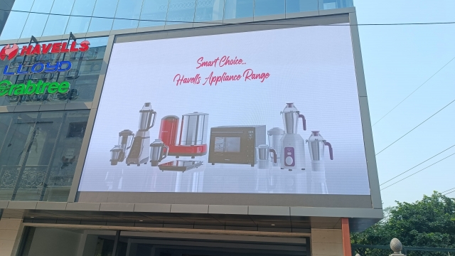 Transforming the Advertising Landscape: The Power of LED Outdoor Advertising Screens by AET Displays