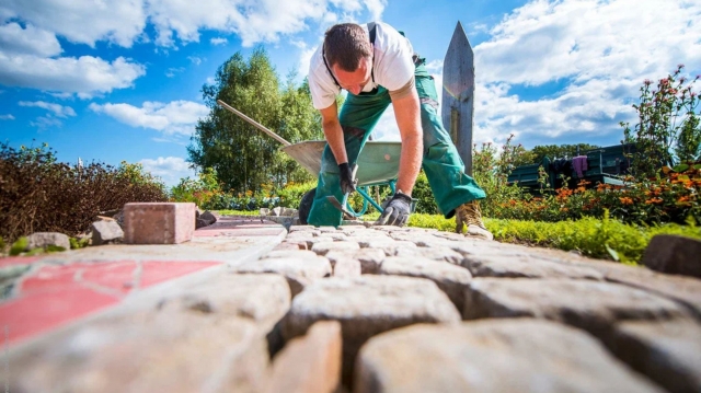 Landscape Construction Company Specializing in Outdoor Elegance