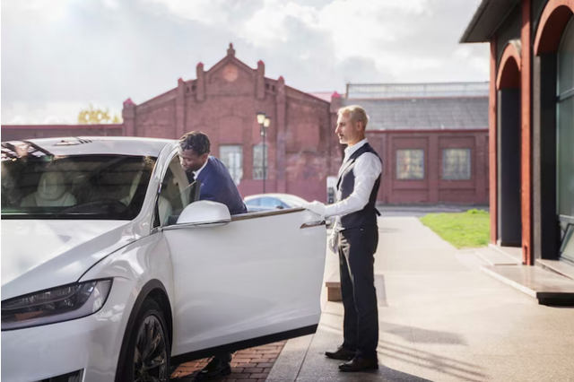 Your Guide to Efficient and Safe Transportation: Shuttle Services for City Exploration 
