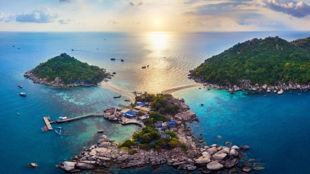 Top 8 Stunning Beaches in Philippines You Must Visit