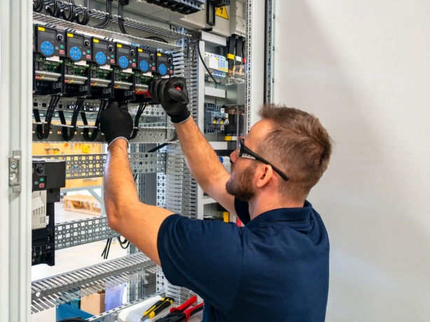 Expert Electrician Services in Oakland CA Why Extra Mile Handyman Services Should Be Your Go-To Choice