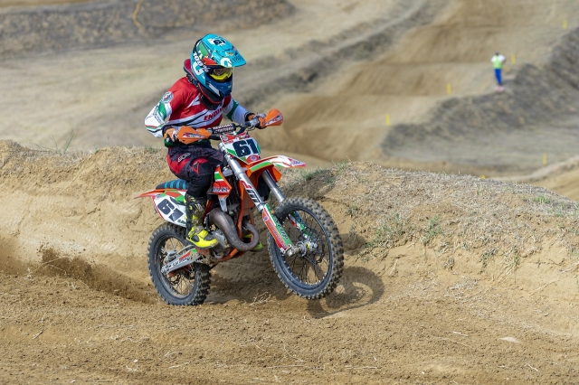Two-Stroke vs. Four-Stroke Dirt Bikes: Which One is Right for You?