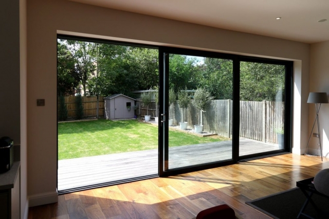 Expert Commercial Glass Repair: Keeping Your Business Safe and Secure 