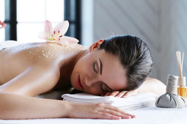 Find the Allure of Naked Massage in London for a Unique Sensory Experience