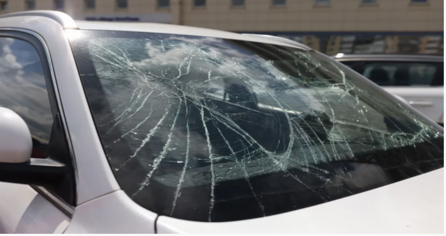 What to Do If Your Windshield Breaks