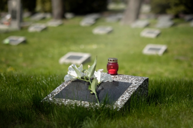 A Guide to Selecting Grave Headstones That Reflect a Life Well Lived