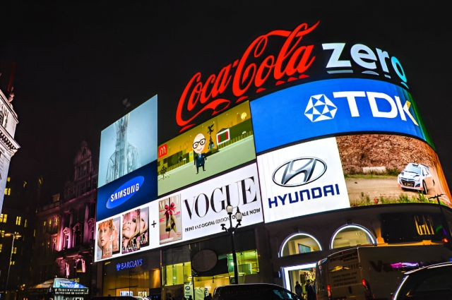 The Impact of LED Screens on Dubai's Retail and Hospitality Industries