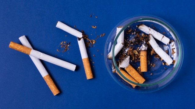 Functional and sleek trays for modern smokers