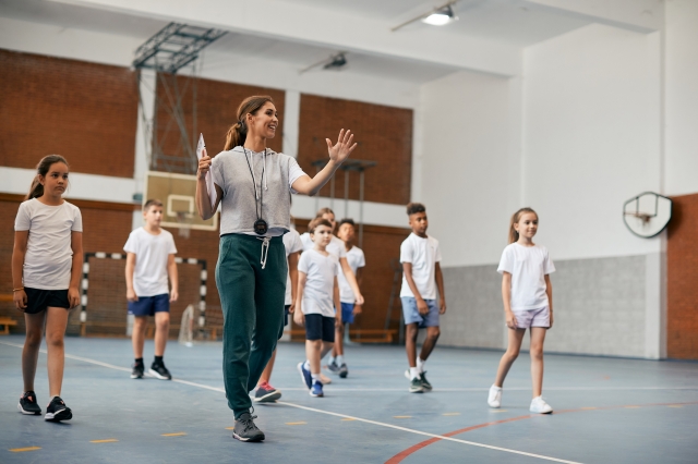 Should You Do Private Coaching or Group Coaching?