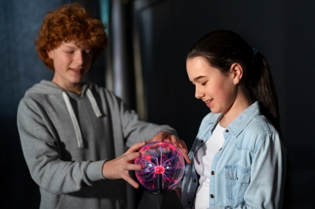 Teaching Astronomy Through Geometry - How It Helps?
