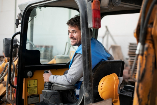 How Reach Truck Training in Ontario Can Boost Your Career in the Material Handling Industry