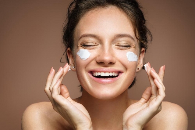 The Top 5 Natural Anti-Aging Ingredients Your Skin Needs