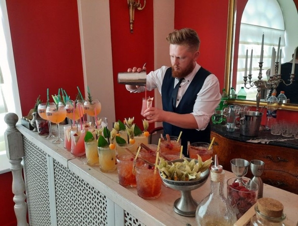 How Do Bartender Catering Services Help Create a Memorable Event?