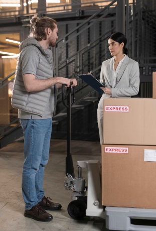 How Does Freight Brokerage Service Enhance the Freight Industry’s Logistics Network?