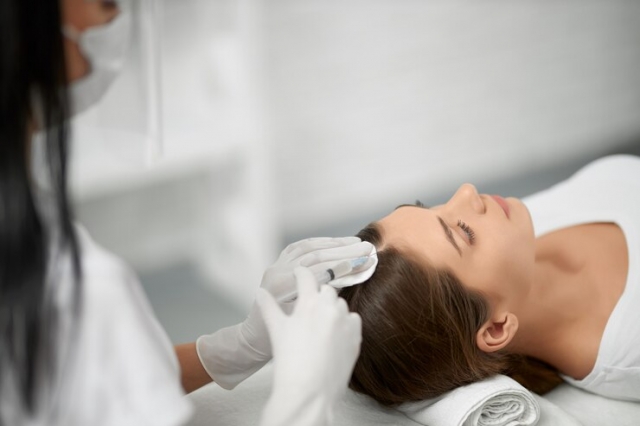 Treating Hair Loss: Medical, Natural, and Lifestyle Approaches Explained