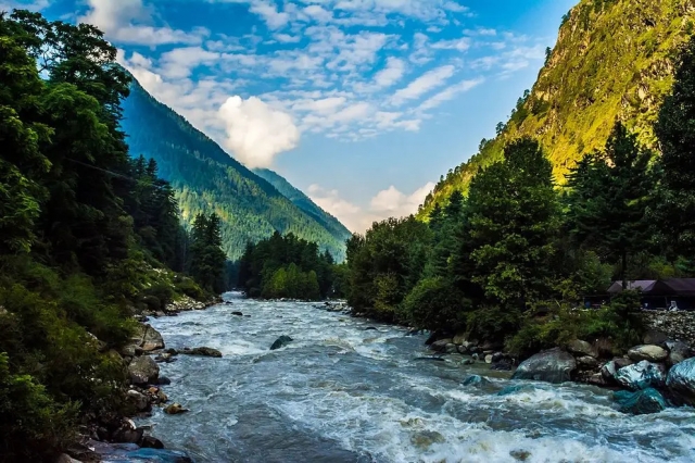 Kasol to Kheerganga Trek: A Perfect Himalayan Getaway from Delhi