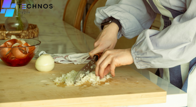 What Is the Traditional Main Dish for Thanksgiving in France?