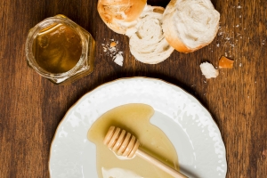 Why Are Restaurants Replacing Sugar With Honey?