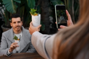 Choosing the Right Photo Sharing App for Weddings & Parties