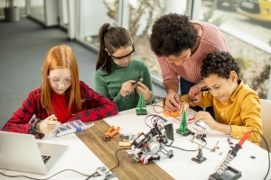 Top 5 Reasons Why Kids Should Learn Robotics 