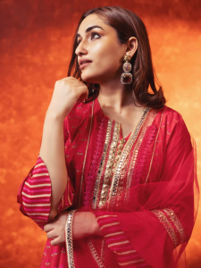 A Guide to Women's Indo Western Outfits: How to Style for Elegance and Comfort