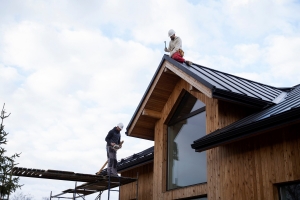 Choosing the Best Roofing Services for Your Home: A Complete Guide