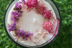 Buy Floral Candles: Enhance Your Space with Fragrance & Elegance