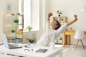 Powerful Ways to Stay Fit While Working a Desk Job