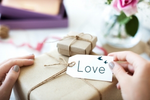 Personalised Gifts in Abu Dhabi: Unique & Customised Ideas for Every Occasion