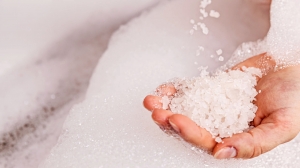 Powerful Epsom Salt Baths: Boost Muscle Recovery Fast