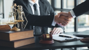 5 Key Qualities to Consider in Corporate Lawyers in Dubai