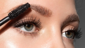 How to Make Your Mascara Last Longer: Tips for Extended Wear