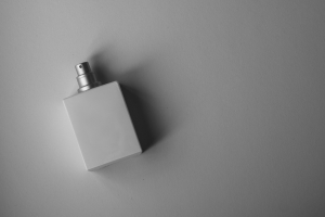 Dalla fabbrica alla boutique: il viaggio di un profumo all’ingrosso