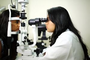 How Can Patients Effectively Navigate Cataract Surgery and Treatment Options?