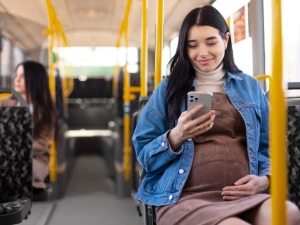 12 Ways to Make Your Bus Journey During Pregnancy Stress-Free