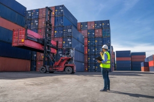 Exploring the Benefits of Container Shipping Services for International Freight
