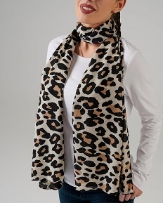 How to Wear A  Leopard Print Scarf