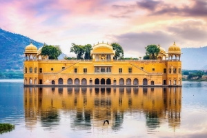 Golden Triangle Tour: 5 Days of Adventure in Delhi, Agra & Jaipur with Taj Voyages Tour