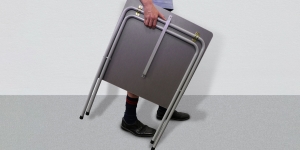 What are the benefits of buying a foldable desk?