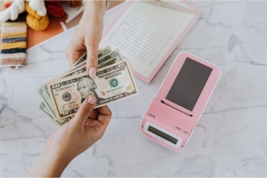 Is It Necessary to Have an Income Source to Take out Text Loans?