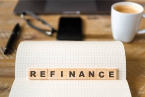 SHOULD YOU REFINANCE YOUR STUDENT LOANS? PROS, CONS, AND TIMING