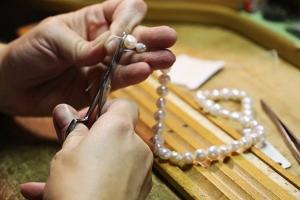 How to Successfully Set Up and Run a Jewelry Repair Business?