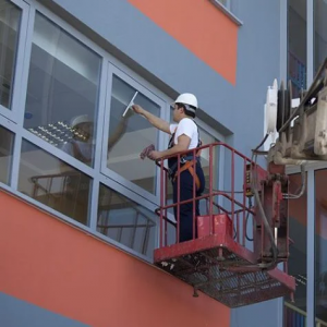 How to Choose the Right Office Window Cleaning Service for Your Needs