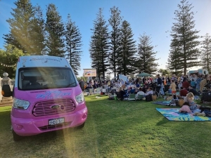 Vintage Vibes & Sweet Treats: Hiring a Retro Ice Cream Van for Your Wedding