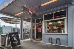 Expert Glass Solutions: From Splashback Installations to Emergency Repairs in Auckland