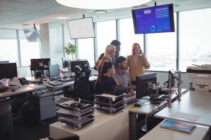 Using digital signage to drive employee engagement in hybrid workplaces